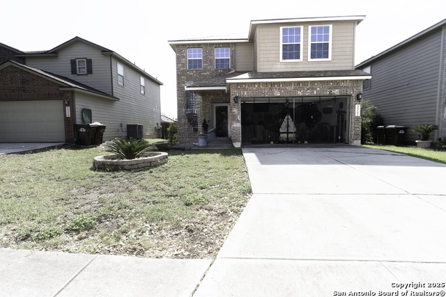 Listing photo id 2 for 3322 Dunlap Flds