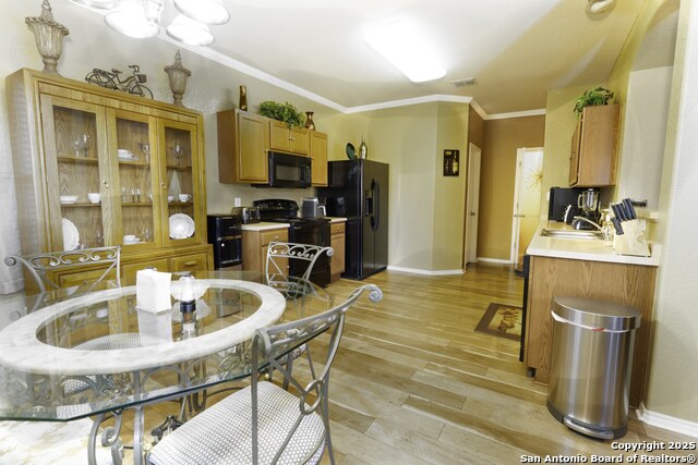 Listing photo id 6 for 3322 Dunlap Flds