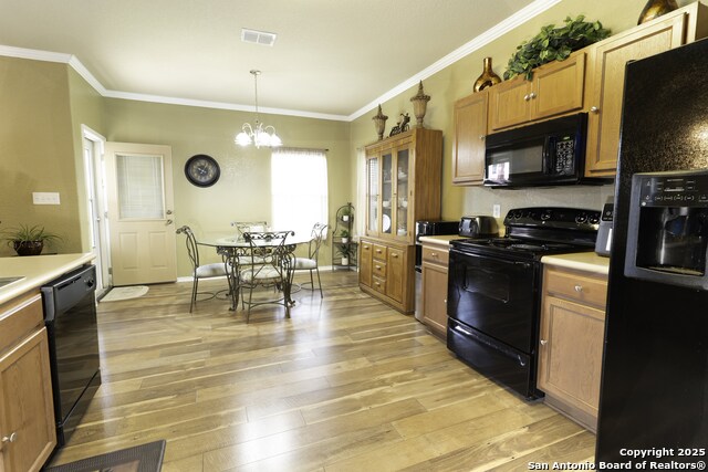 Listing photo id 7 for 3322 Dunlap Flds