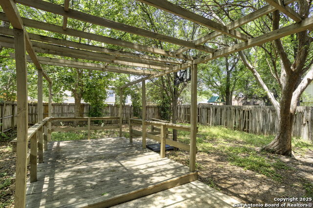 Listing photo id 19 for 7211 Burns Trail
