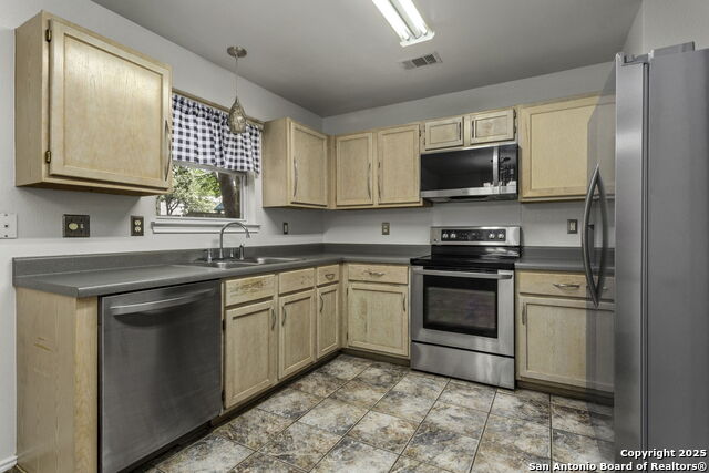Listing photo id 5 for 7211 Burns Trail