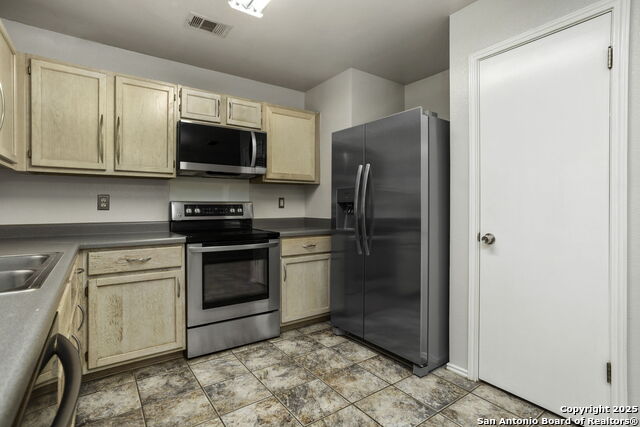 Listing photo id 7 for 7211 Burns Trail