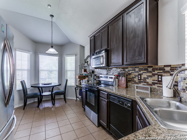 Listing photo id 8 for 6211 Post Mi