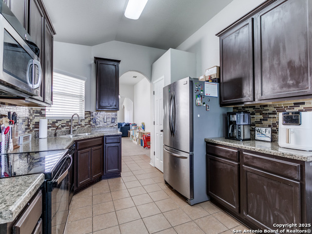 Listing photo id 6 for 6211 Post Mi