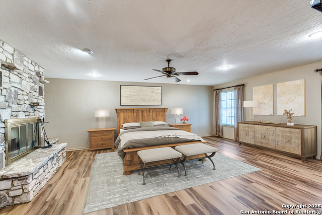 Listing photo id 12 for 10745 Rosemar Ln