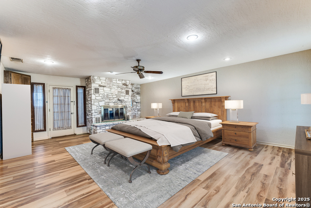 Listing photo id 13 for 10745 Rosemar Ln