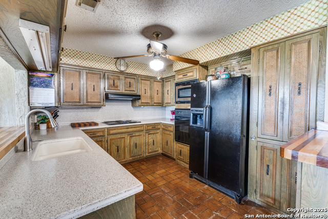 Listing photo id 17 for 10745 Rosemar Ln