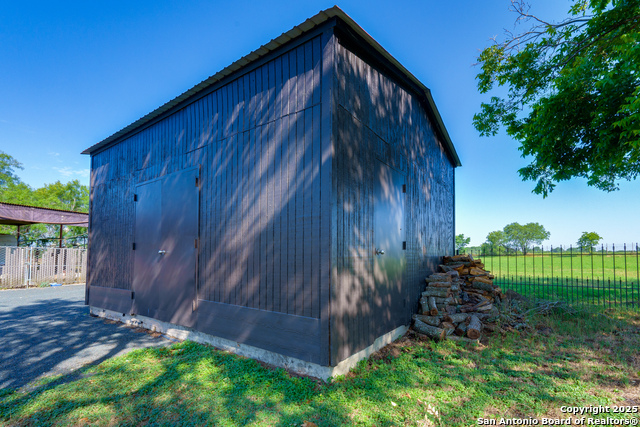 Listing photo id 23 for 10745 Rosemar Ln