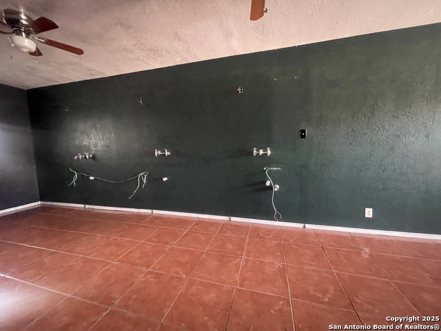 Listing photo id 2 for 642 S. Presa 2
