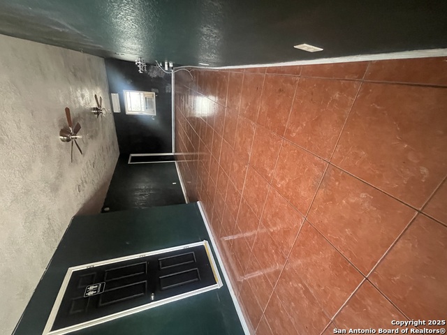 Listing photo id 3 for 642 S. Presa 2