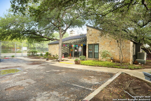 Image 13 of 16 For 3843 Barrington  139j