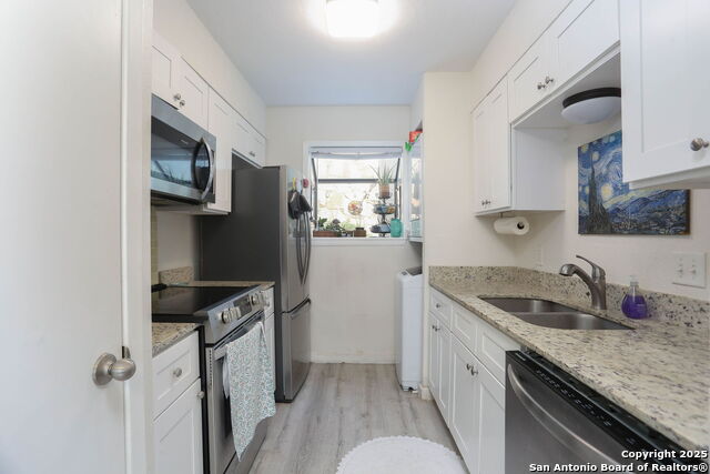 Image 8 of 16 For 3843 Barrington  139j