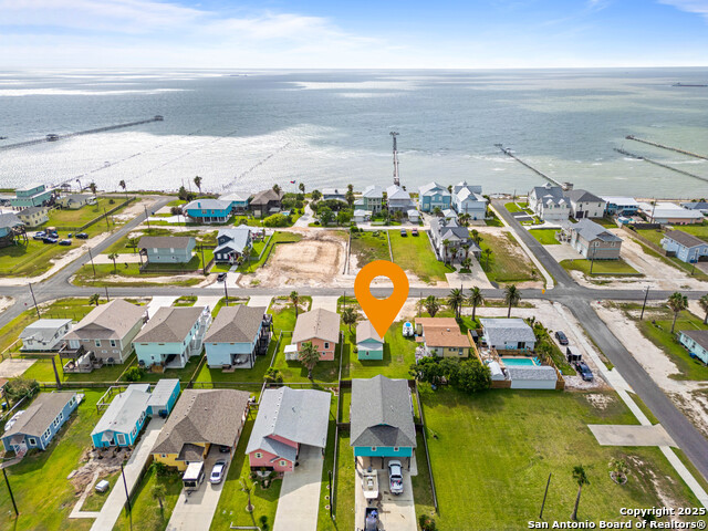 Details for 1421 S Magnolia St, Rockport, TX 78382