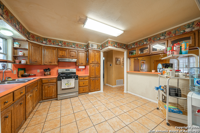 Listing photo id 8 for 3211 Hatton  