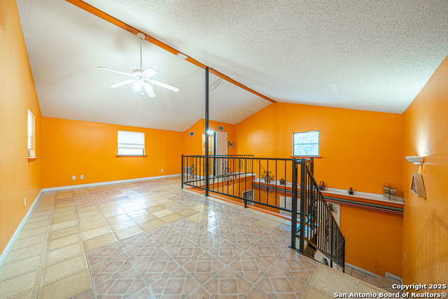 Listing photo id 12 for 3211 Hatton  
