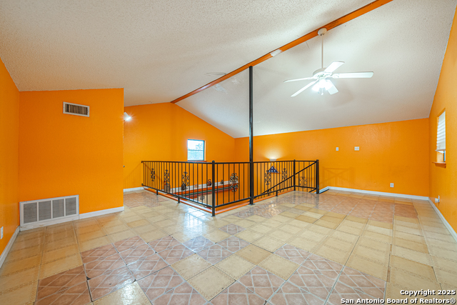 Listing photo id 13 for 3211 Hatton  