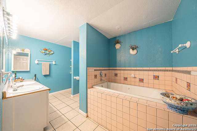 Listing photo id 14 for 3211 Hatton  