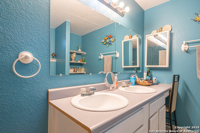 Listing photo id 15 for 3211 Hatton  