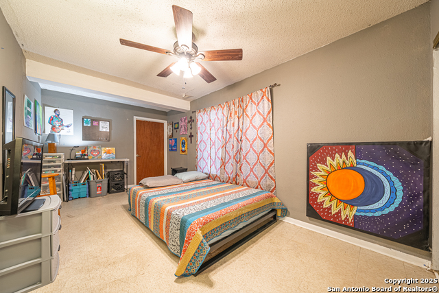 Listing photo id 16 for 3211 Hatton  