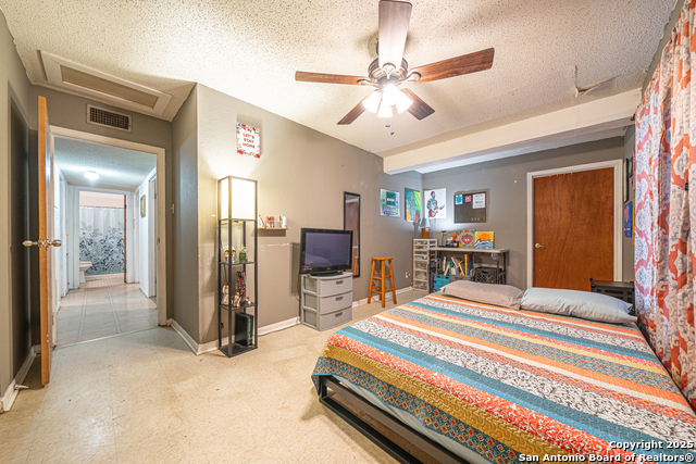 Listing photo id 17 for 3211 Hatton  