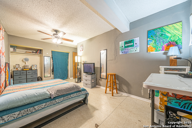 Listing photo id 18 for 3211 Hatton  