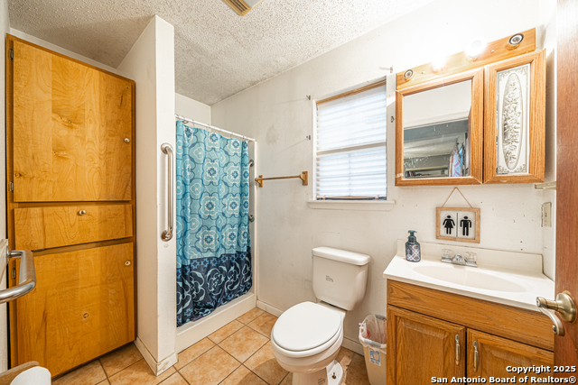 Listing photo id 19 for 3211 Hatton  