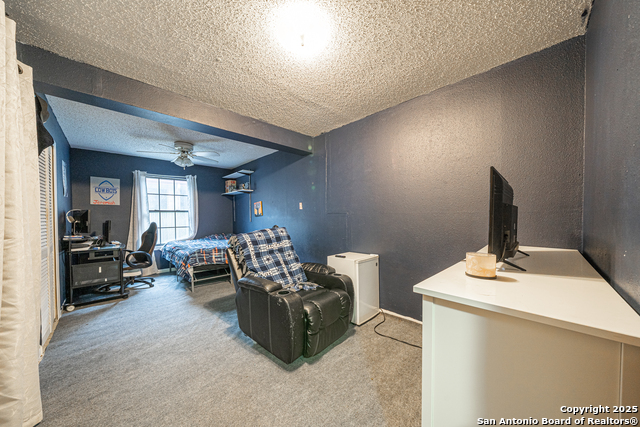 Listing photo id 20 for 3211 Hatton  