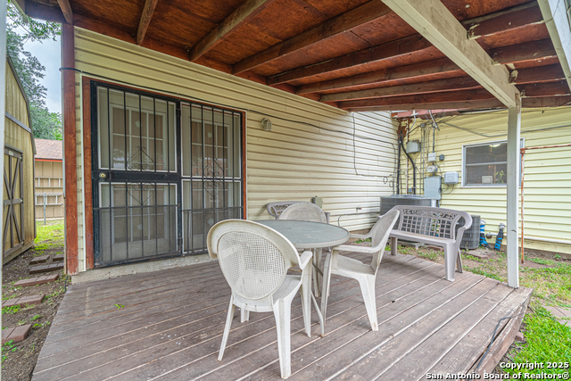 Listing photo id 24 for 3211 Hatton  