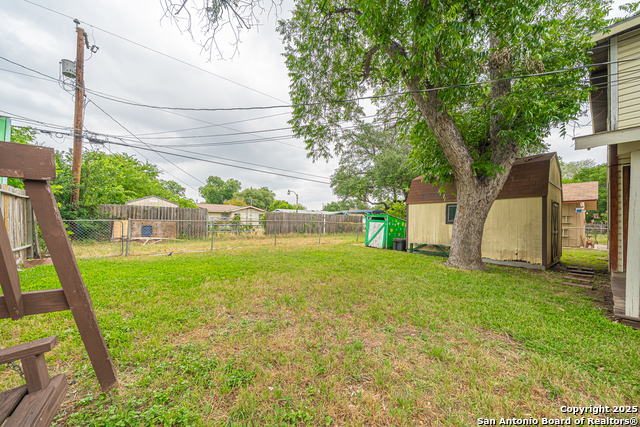 Listing photo id 26 for 3211 Hatton  