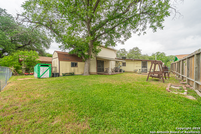 Listing photo id 27 for 3211 Hatton  