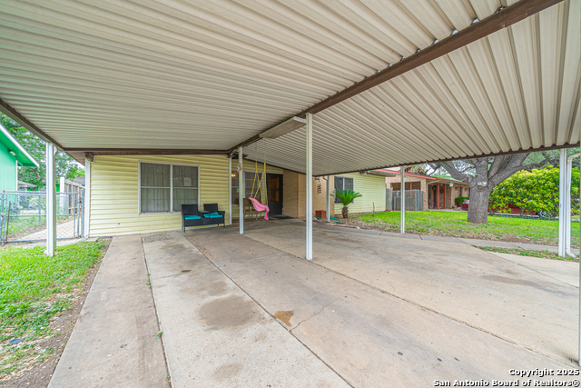 Listing photo id 1 for 3211 Hatton  