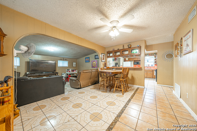Listing photo id 2 for 3211 Hatton  