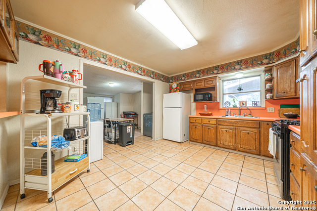Listing photo id 6 for 3211 Hatton  