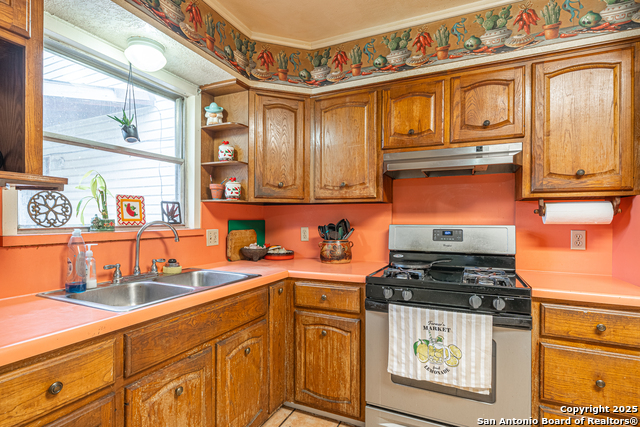 Listing photo id 7 for 3211 Hatton  