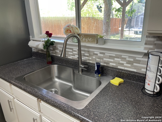 Image 8 of 45 For 9858 Menard Cir
