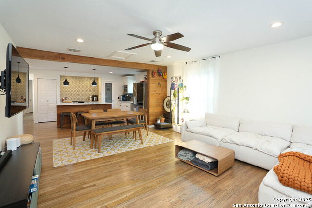 Image 4 of 38 For 1103 Olive N