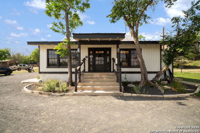 Listing photo id 11 for 1103 Maple