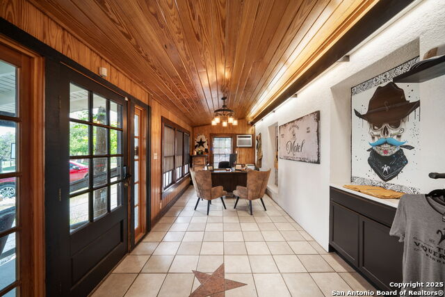 Listing photo id 12 for 1103 Maple