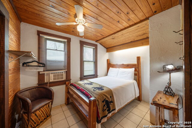 Listing photo id 16 for 1103 Maple