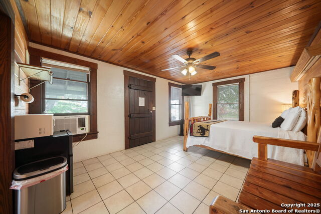 Listing photo id 17 for 1103 Maple
