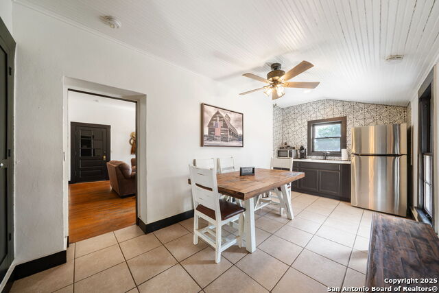 Listing photo id 19 for 1103 Maple