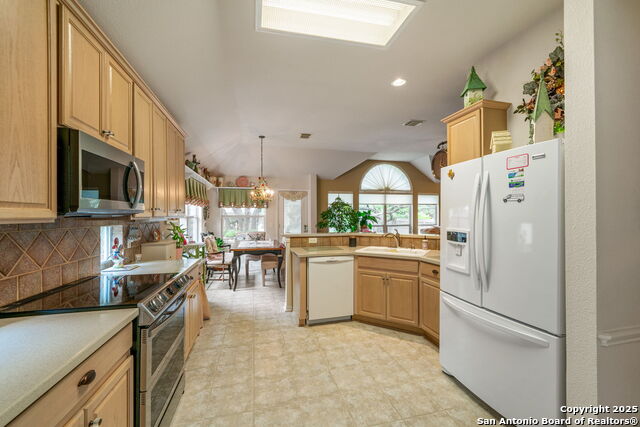 Listing photo id 11 for 13026 Five  