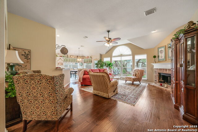 Listing photo id 2 for 13026 Five  