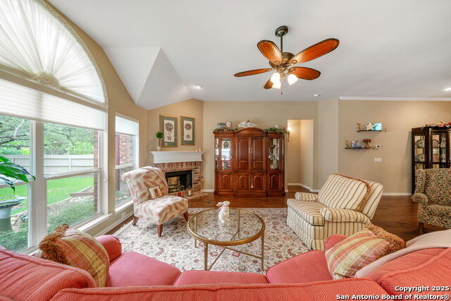 Listing photo id 4 for 13026 Five  