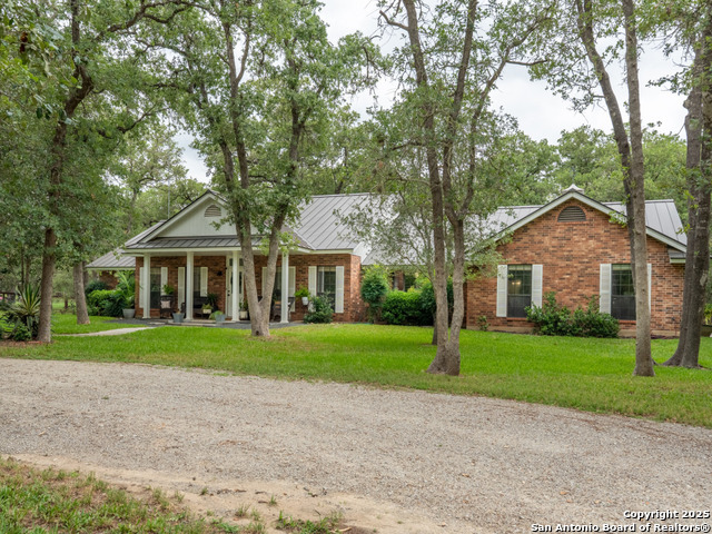 Details for 120 Spanish Oak Trail, Floresville, TX 78114