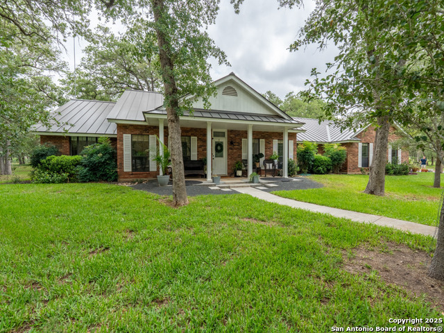 Listing photo id 8 for 120 Spanish Oak Trail