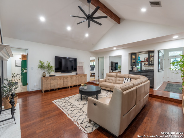 Listing photo id 13 for 120 Spanish Oak Trail