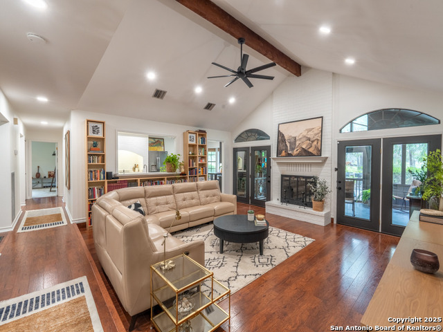 Listing photo id 14 for 120 Spanish Oak Trail