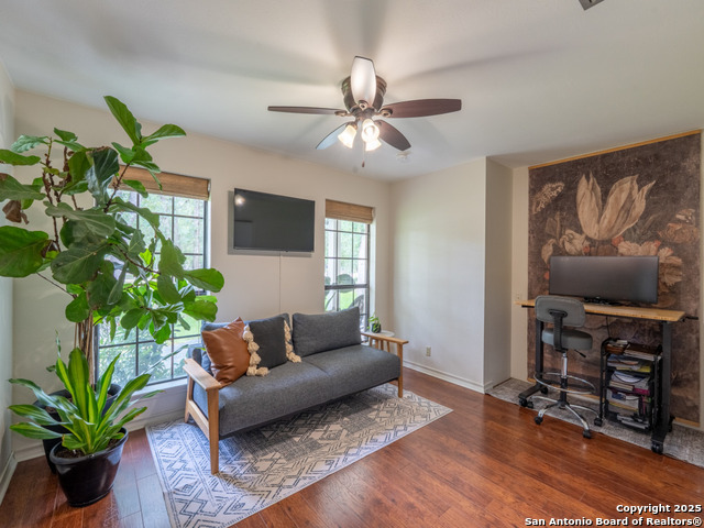 Listing photo id 19 for 120 Spanish Oak Trail