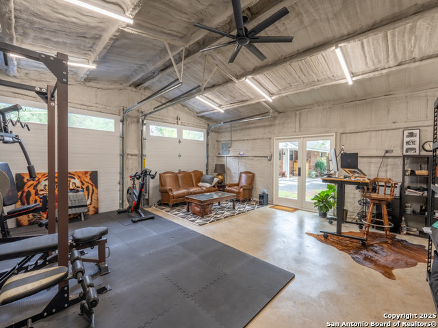 Listing photo id 31 for 120 Spanish Oak Trail